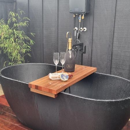 Bach22 Rustic Romantic Getaway Te Puna Exterior photo